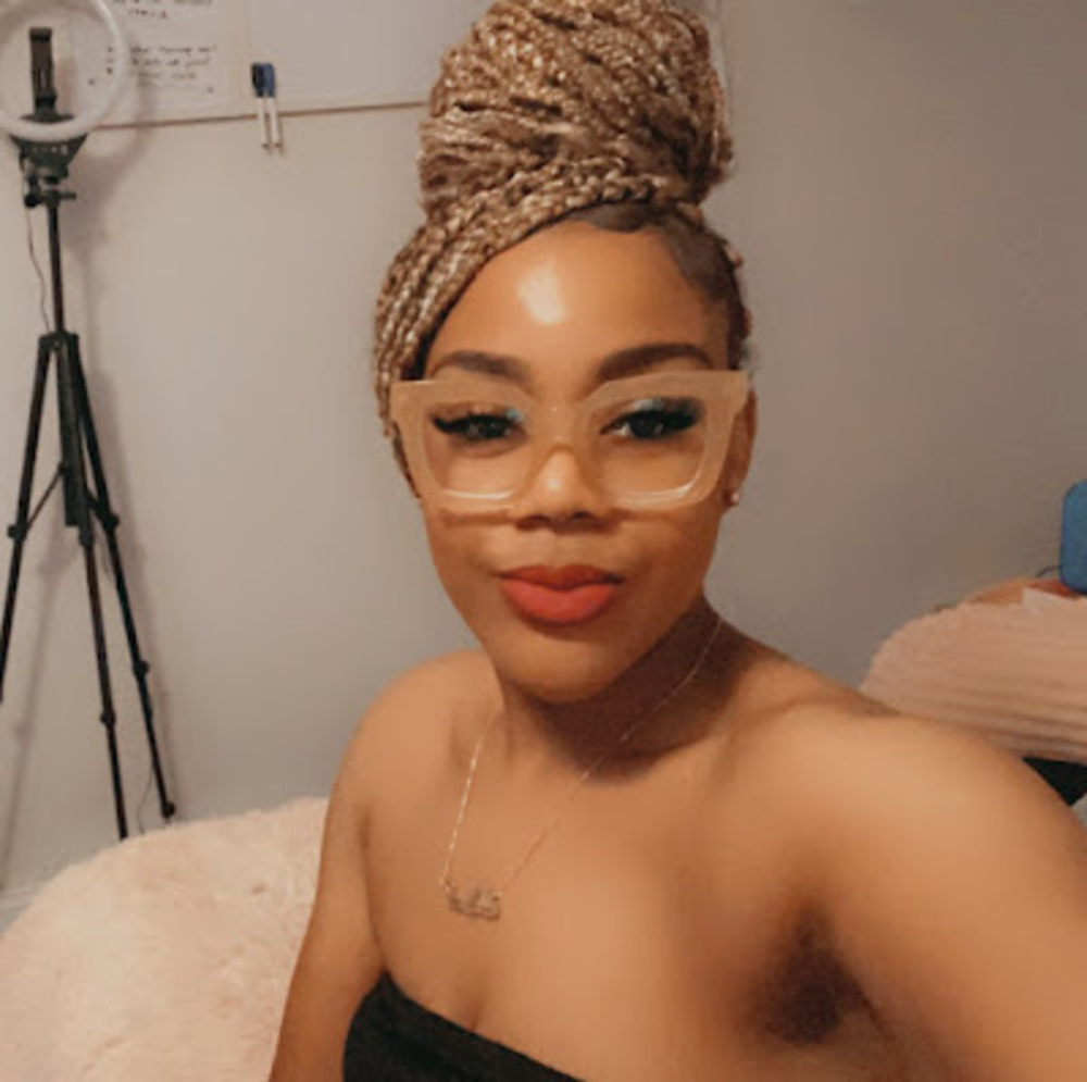 Meet your Posher, Maya
